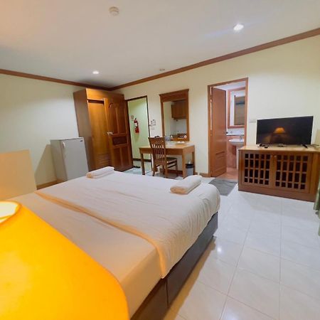 Hotel Royal Vista Patong Esterno foto