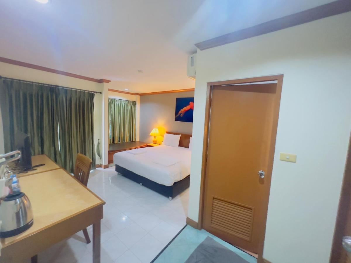 Hotel Royal Vista Patong Esterno foto