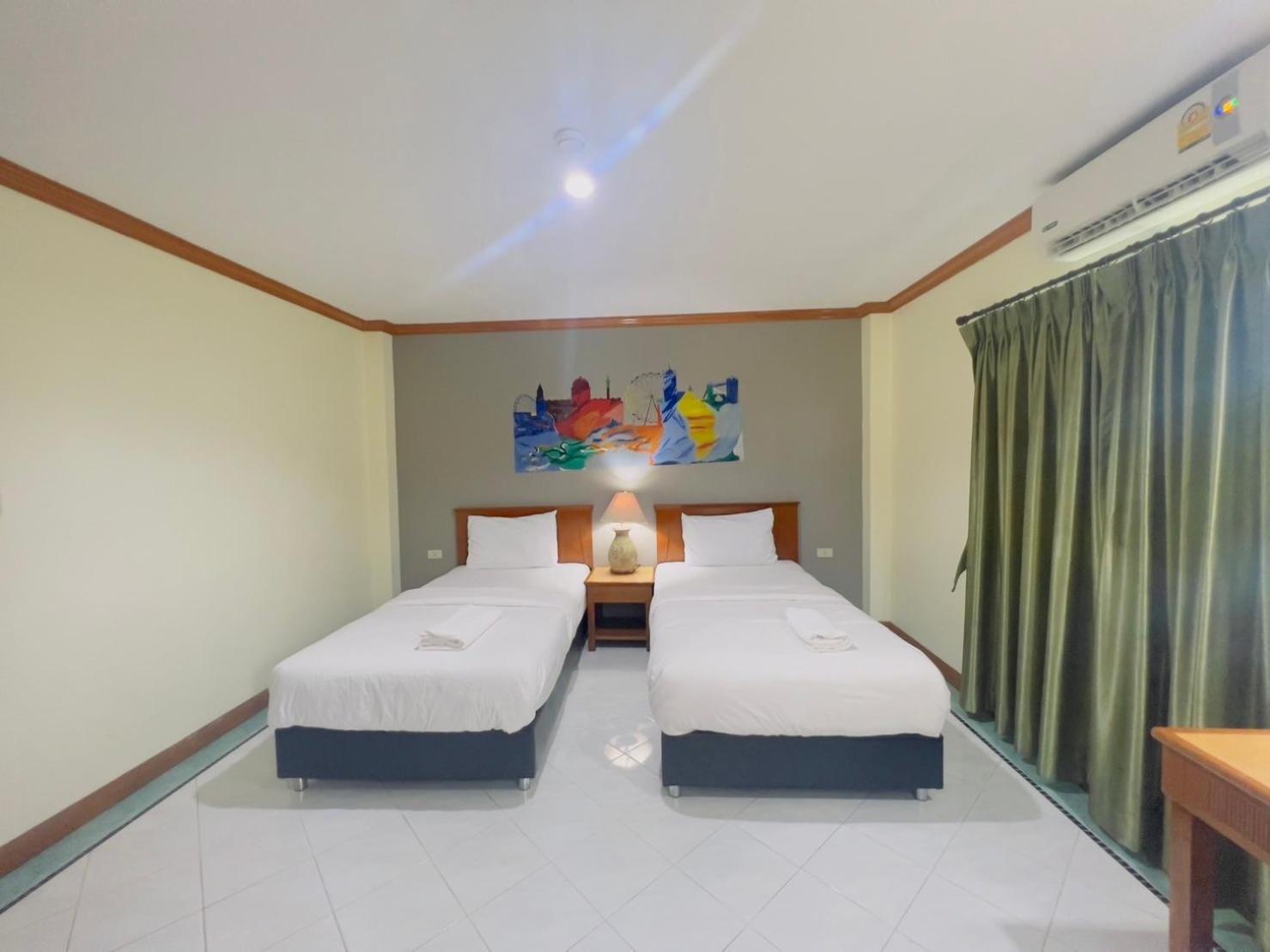 Hotel Royal Vista Patong Esterno foto
