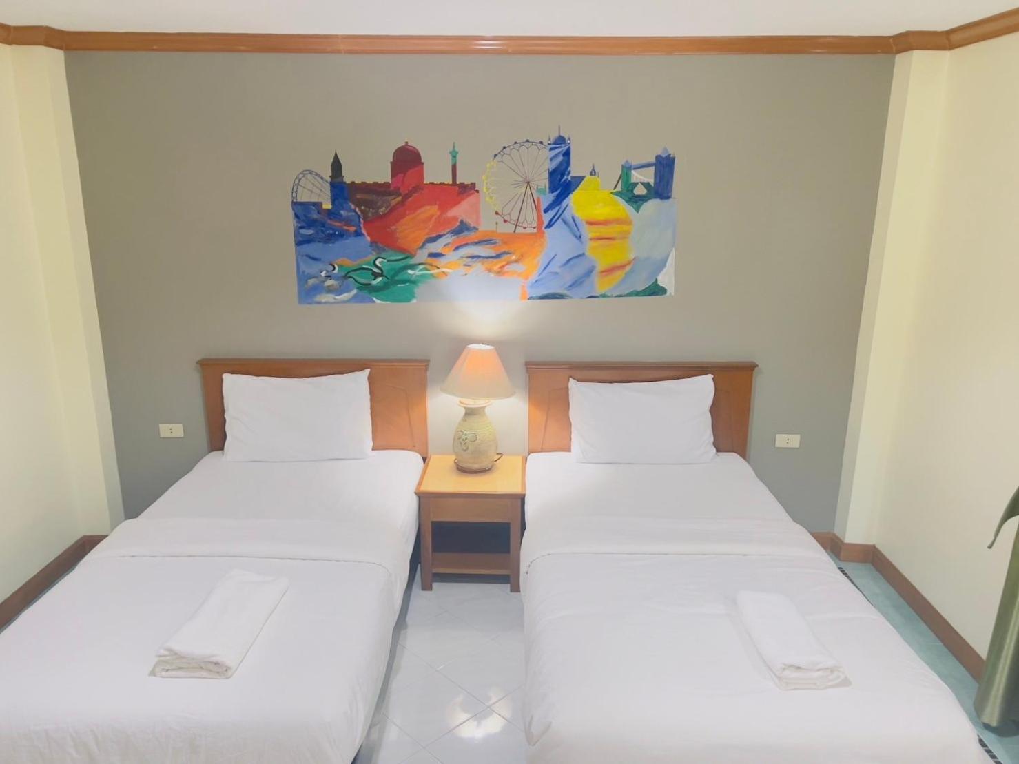 Hotel Royal Vista Patong Esterno foto
