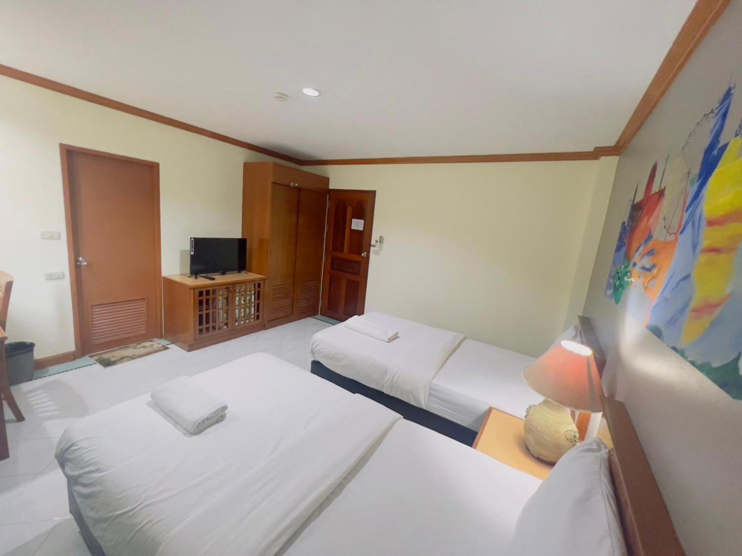 Hotel Royal Vista Patong Esterno foto
