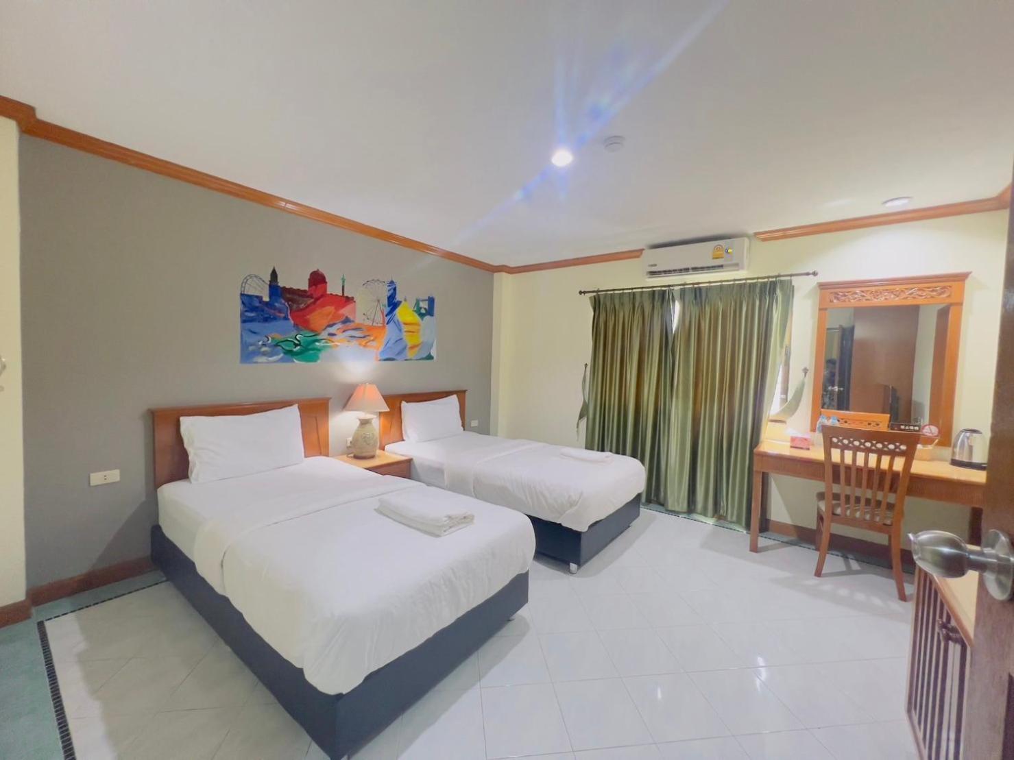Hotel Royal Vista Patong Esterno foto
