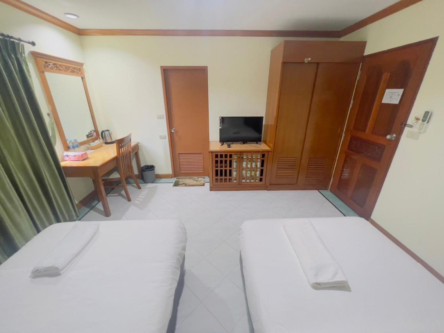 Hotel Royal Vista Patong Esterno foto
