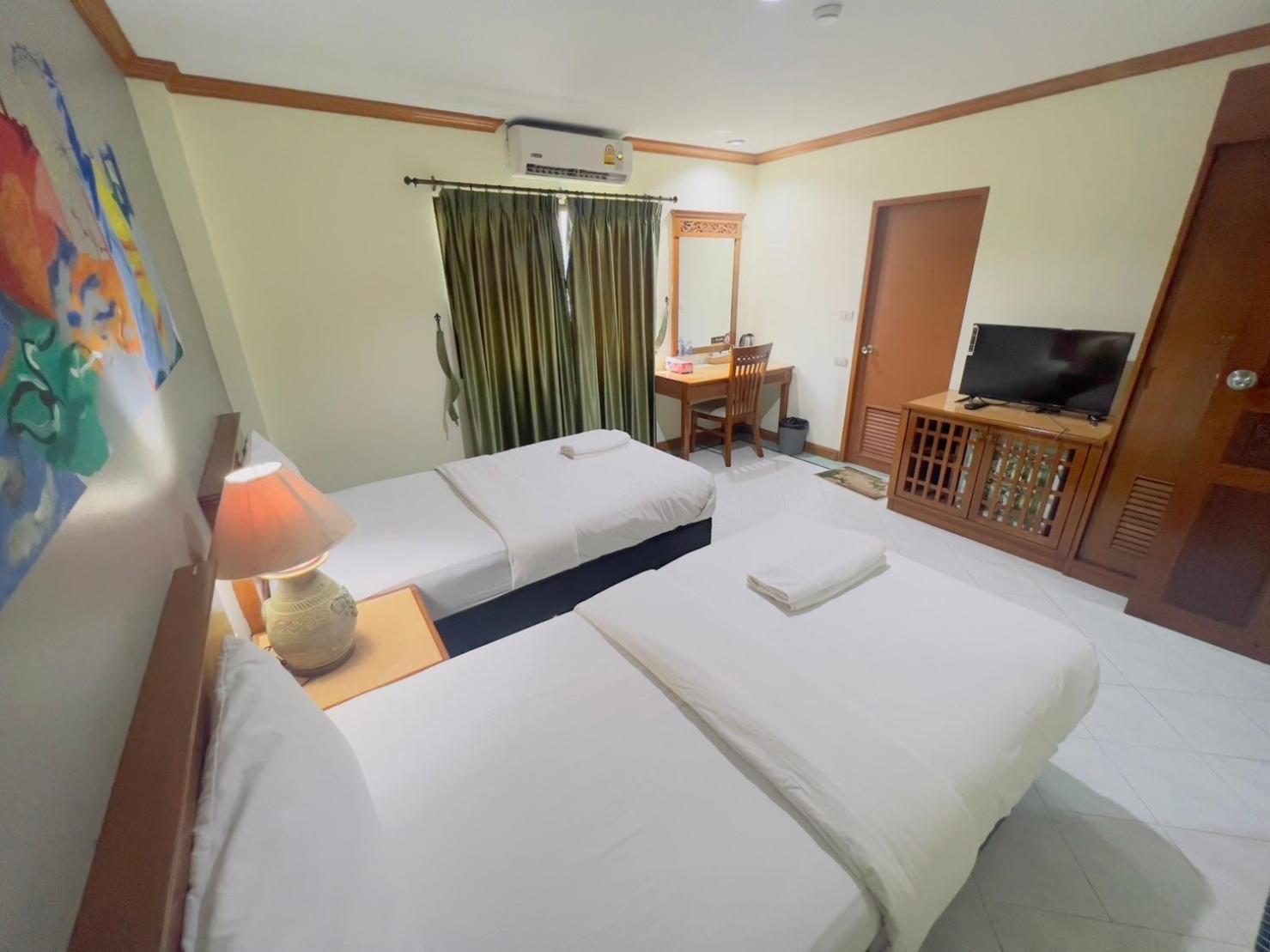 Hotel Royal Vista Patong Esterno foto