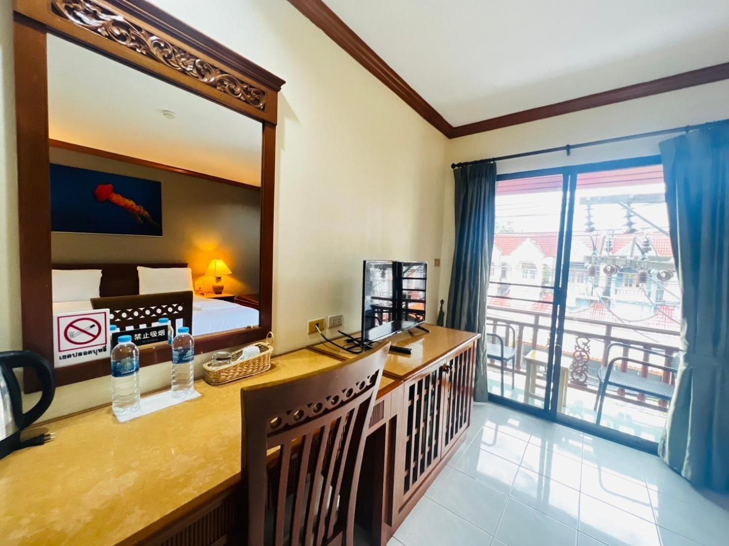 Hotel Royal Vista Patong Esterno foto