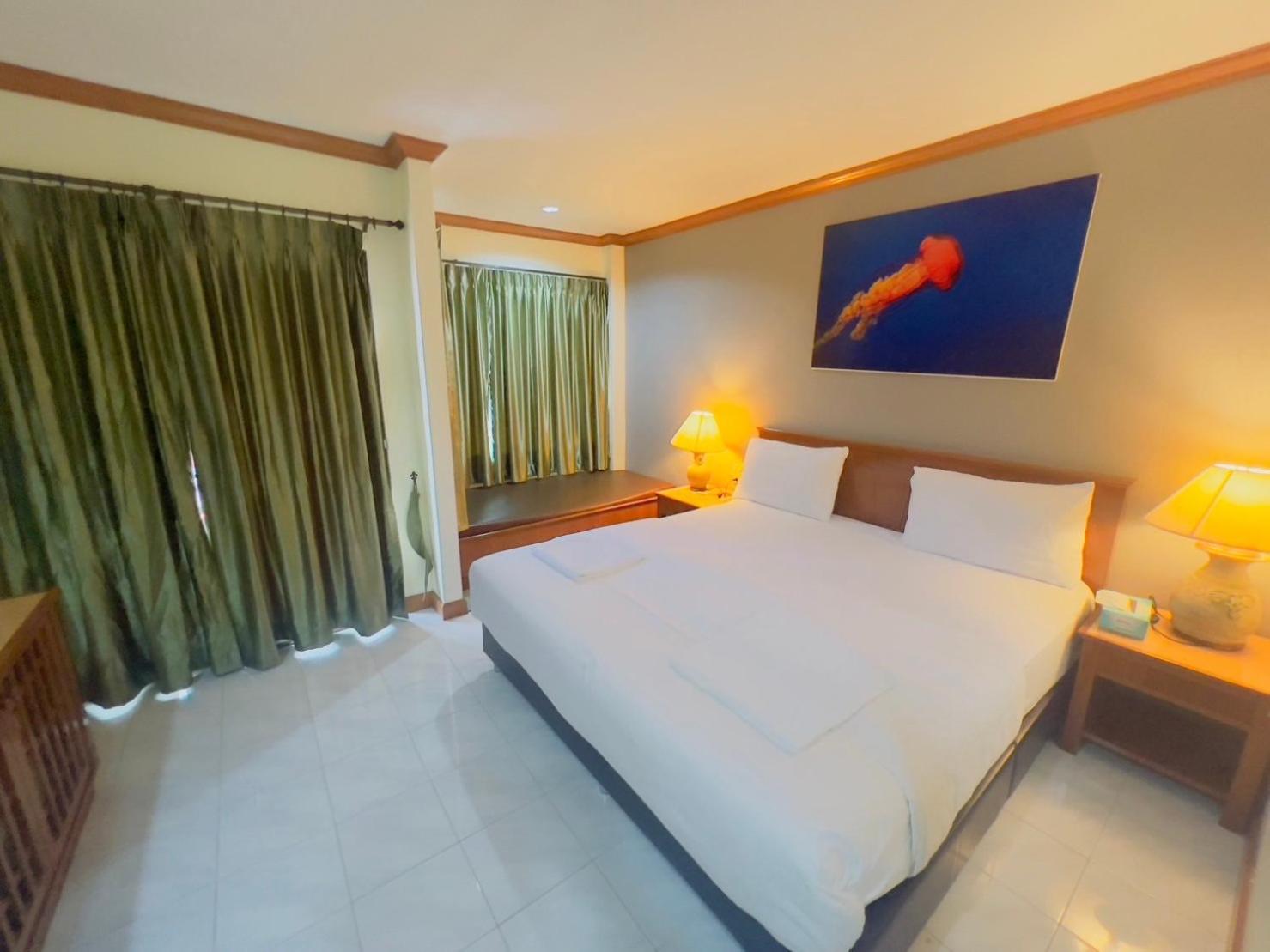 Hotel Royal Vista Patong Esterno foto