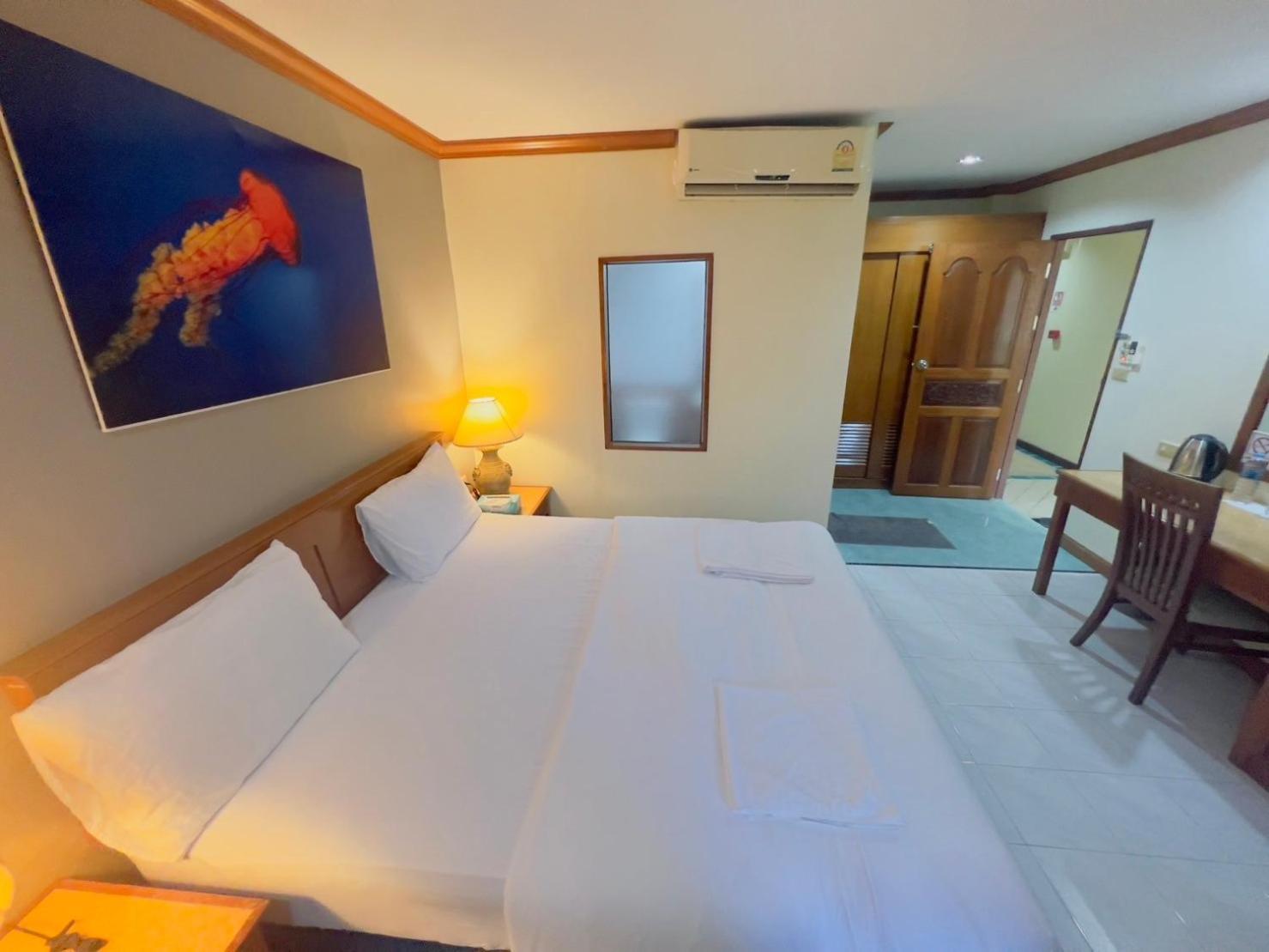 Hotel Royal Vista Patong Esterno foto