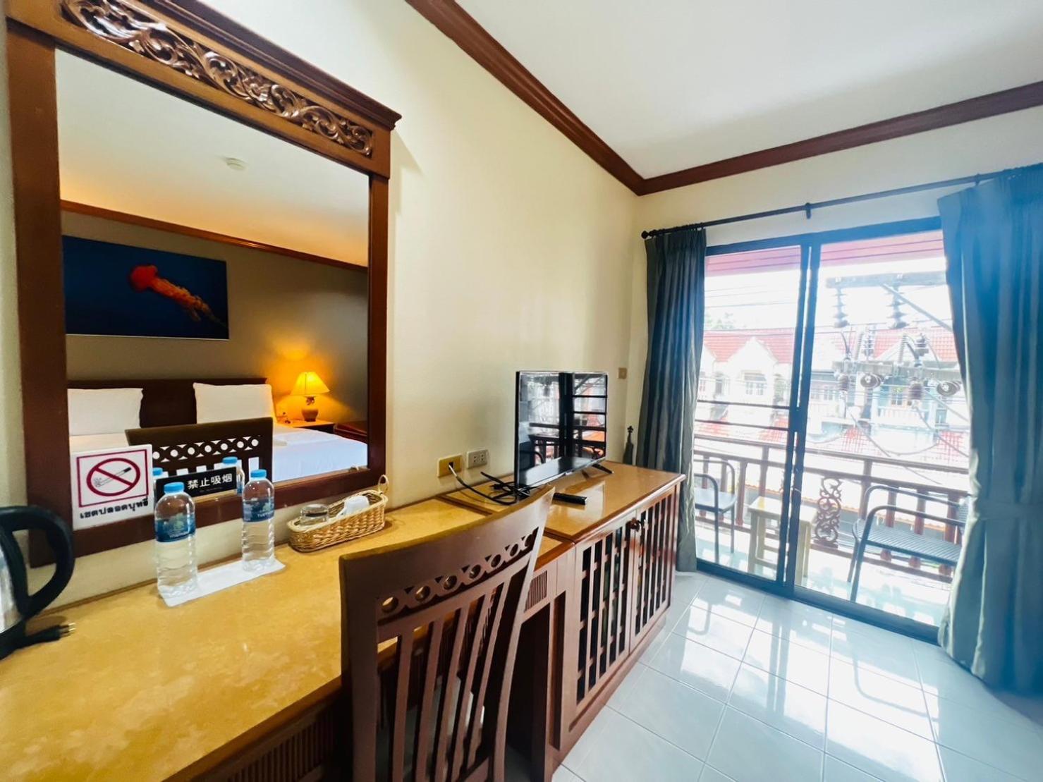 Hotel Royal Vista Patong Esterno foto