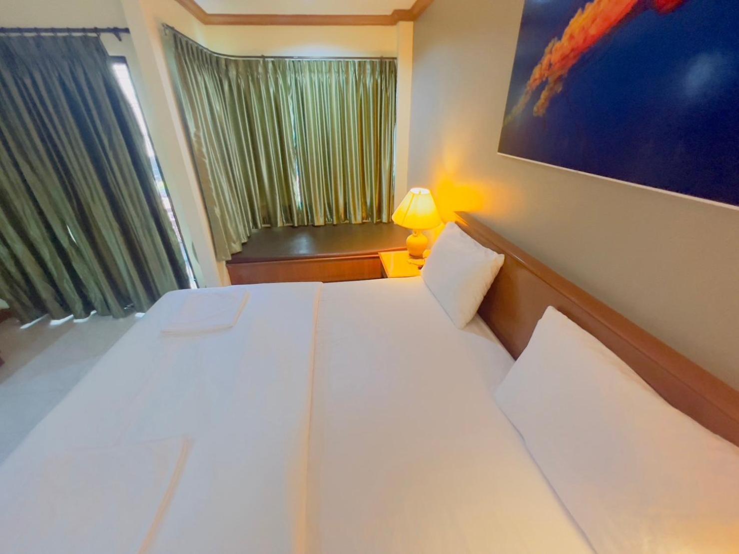 Hotel Royal Vista Patong Esterno foto