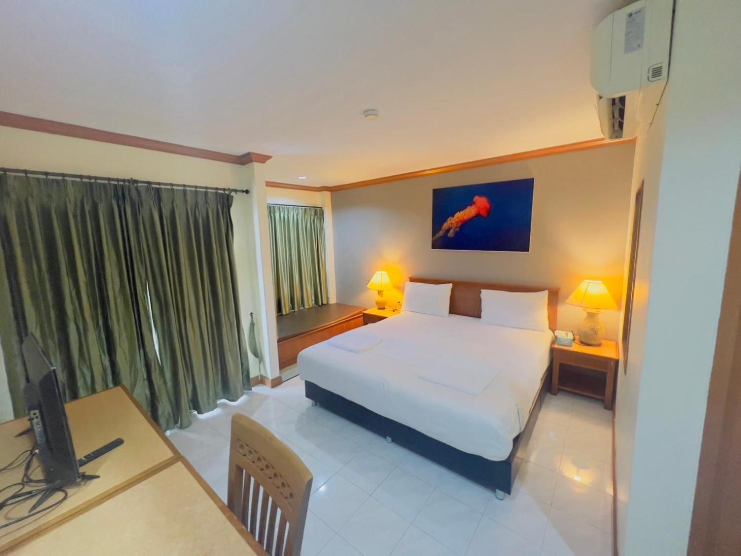Hotel Royal Vista Patong Esterno foto