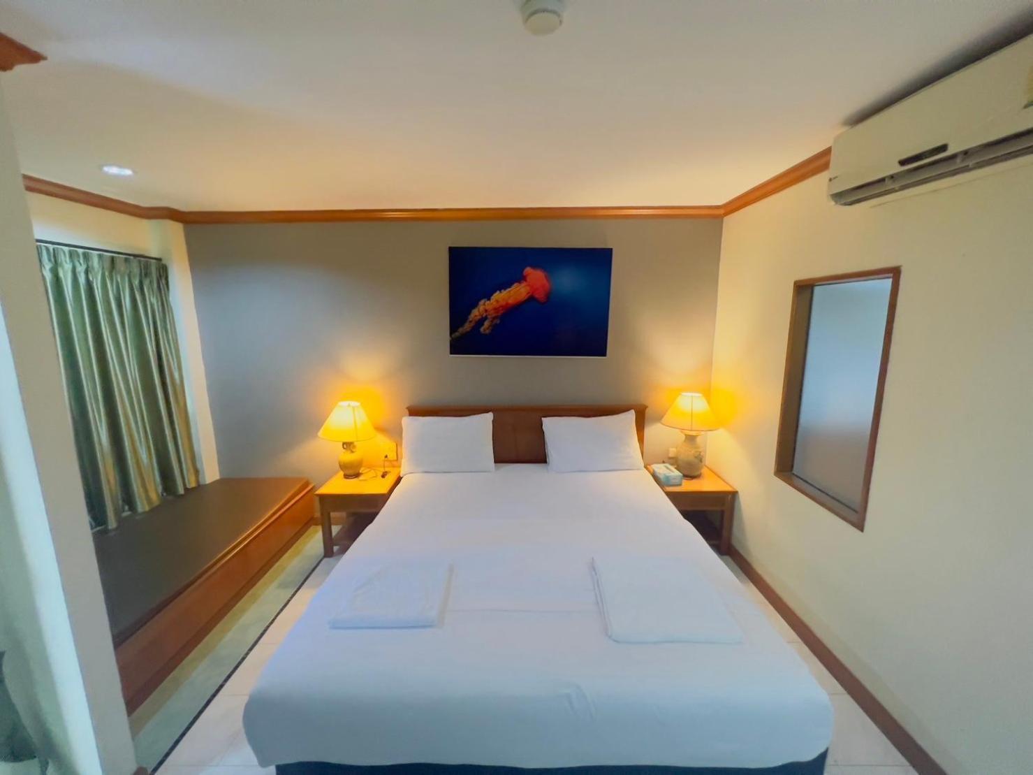Hotel Royal Vista Patong Esterno foto
