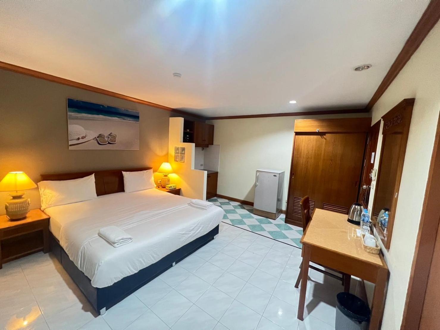 Hotel Royal Vista Patong Esterno foto