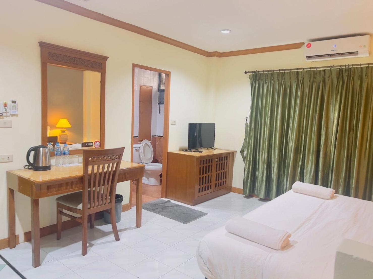 Hotel Royal Vista Patong Esterno foto